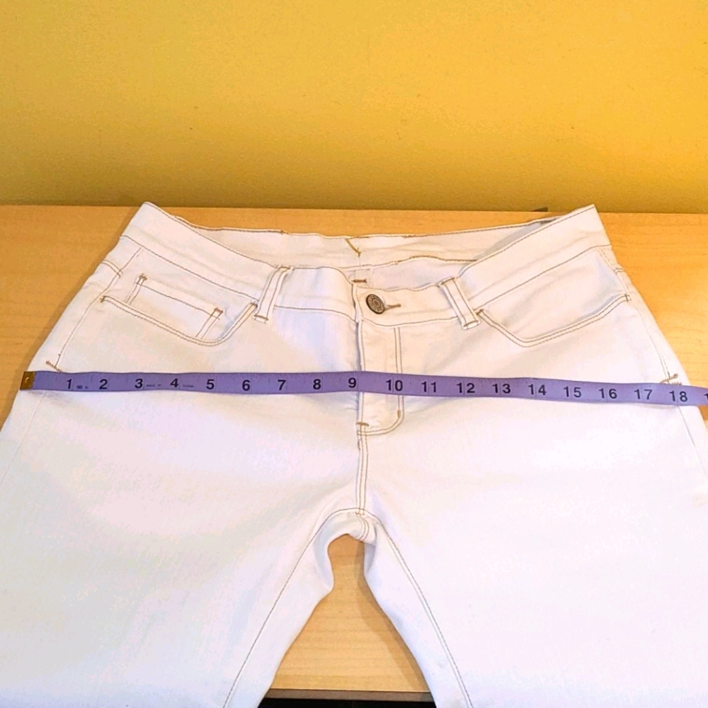 BEBE ♥ White Coral Design Bell Bottom Jeans - NWOT - Picture 5 of 12